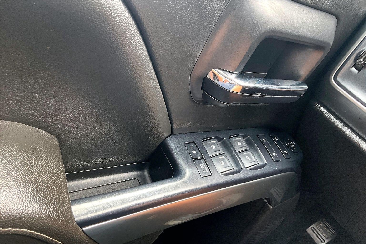 Used 2017 Chevrolet Silverado 1500 LT w/ LT Eassist Package AWD/4WD image 33