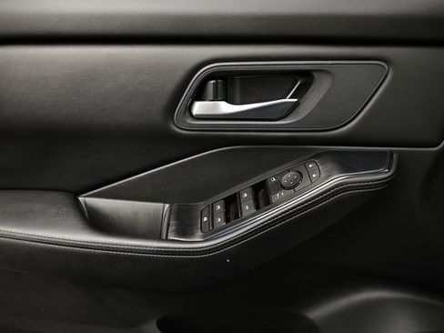 Used 2024 Nissan Rogue SV image 16