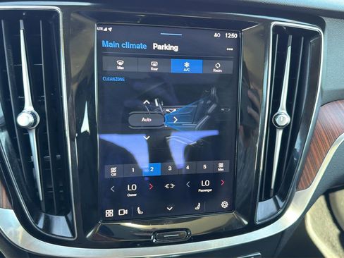 Used 2023 Volvo S60 T8 Plus image 23