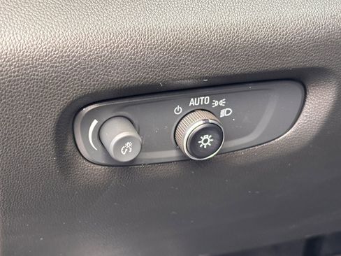 Used 2022 Chevrolet Traverse LT FWD image 22