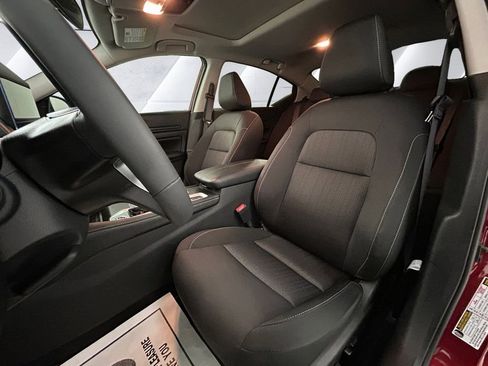 Used 2025 Nissan Altima 2.5 SV w/ SV Premium Package image 8