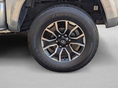 Used 2022 Toyota Tacoma TRD Sport image 21