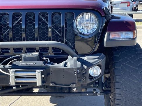 Used 2021 Jeep Gladiator Willys image 7