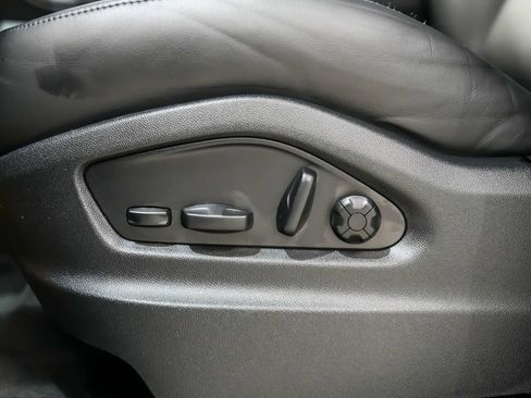 Certified 2024 Porsche Cayenne AWD/4WD image 23