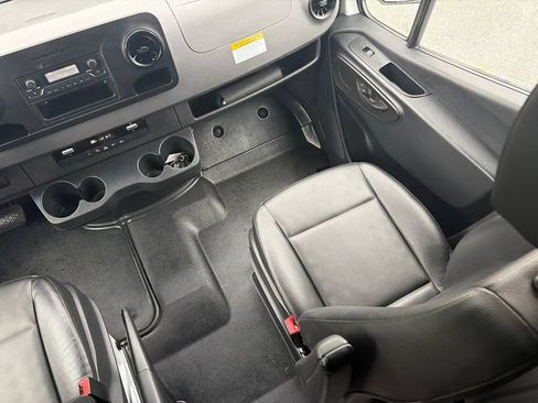 Used 2024 Mercedes-Benz Sprinter 2500 image 27