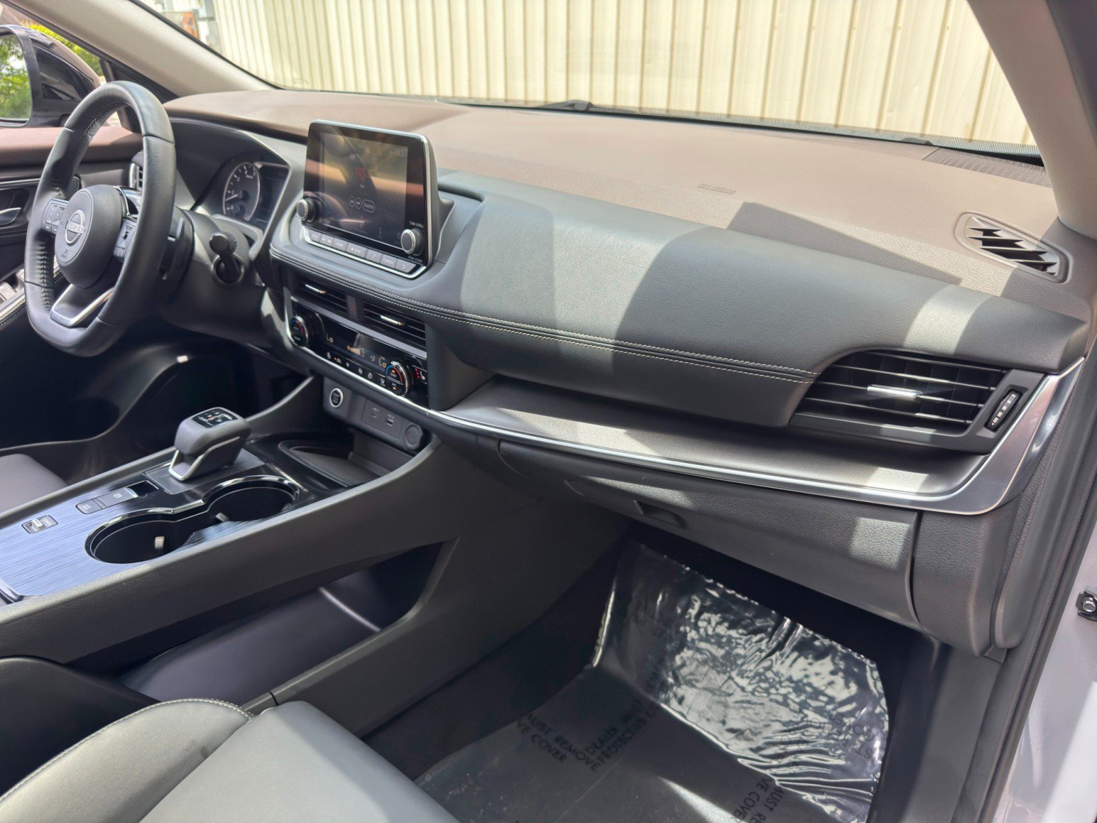 Used 2023 Nissan Rogue SV w/ SV Premium B Package FWD image 14