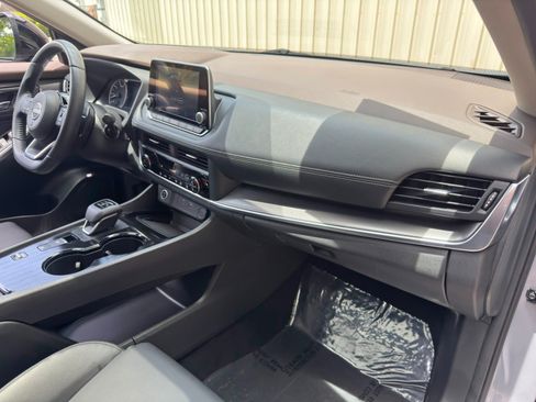 Used 2023 Nissan Rogue SV w/ SV Premium B Package FWD image 14