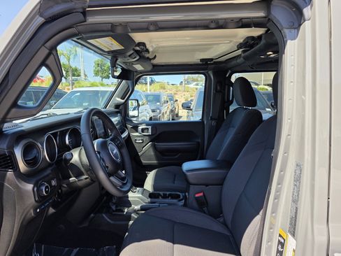 Certified 2023 Jeep Wrangler Unlimited w/ 8.4" Radio Group AWD/4WD image 11