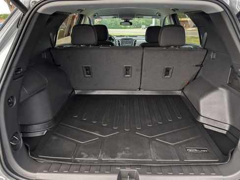 Used 2023 Chevrolet Equinox LT w/ Driver Convenience Package FWD image 15