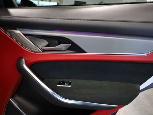 Used 2023 Jaguar F-PACE SVR image 38