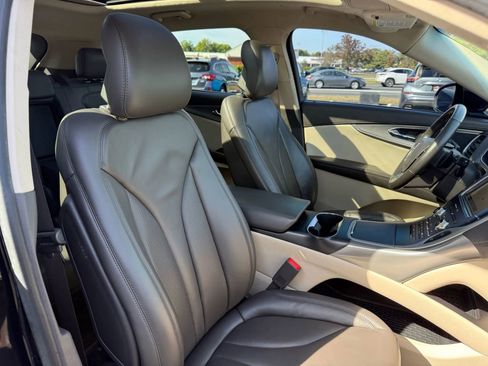 Used 2019 Lincoln Nautilus Select image 53