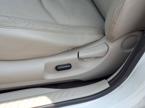 Used 2010 Mercury Mariner Premier FWD image 4