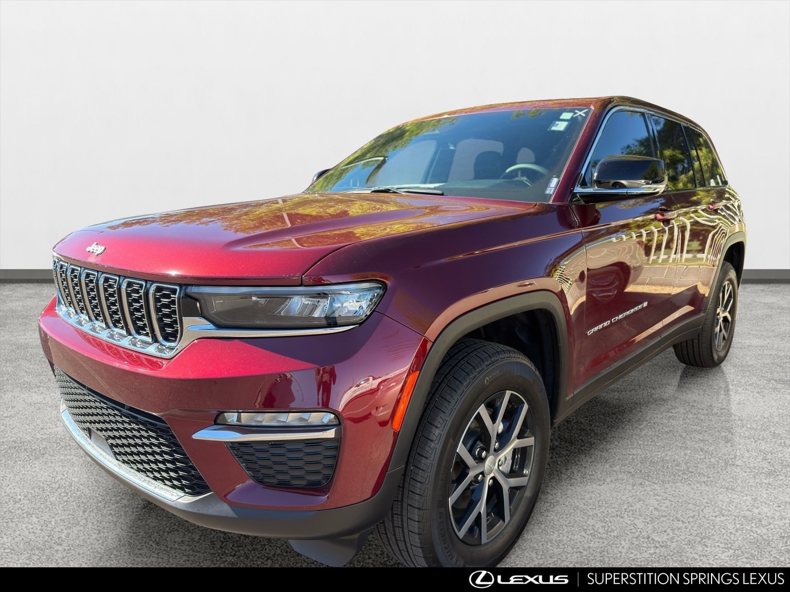 Used 2025 Jeep Grand Cherokee Limited AWD/4WD image 7