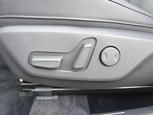 New 2025 Kia Niro EX image 18