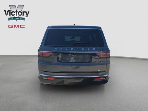 Used 2024 Jeep Wagoneer L Series II w/ Flexible Seating Group AWD/4WD image 16