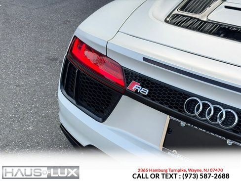 Used 2017 Audi R8 V10 w/ Carbon Exterior Package AWD/4WD image 28