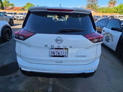 Used 2024 Nissan Rogue Platinum w/ Platinum Premium Package image 3