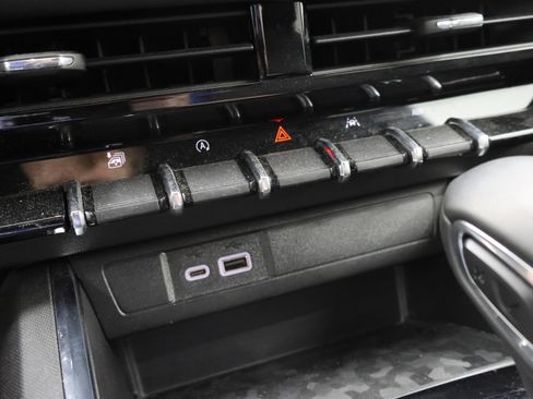 Used 2024 GMC Canyon Elevation w/ Elevation Premium Package AWD/4WD image 51