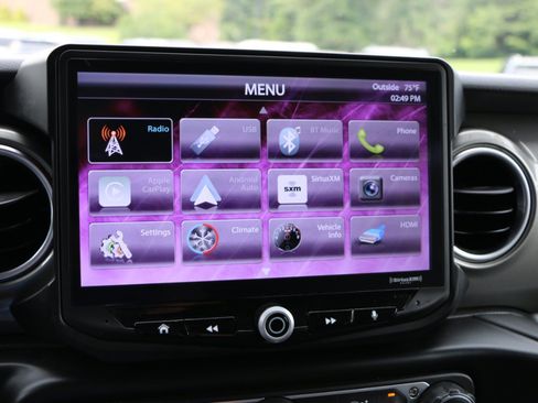 Used 2022 Jeep Wrangler Unlimited Sahara w/ LED Lighting Group AWD/4WD image 19