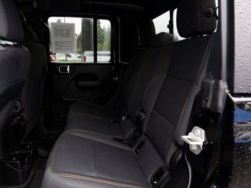 Used 2024 Jeep Gladiator Sport AWD/4WD image 20
