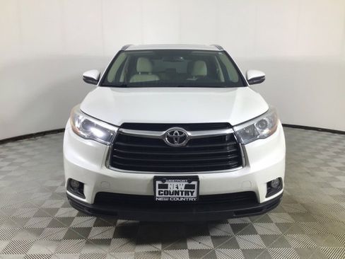 Used 2016 Toyota Highlander XLE image 2