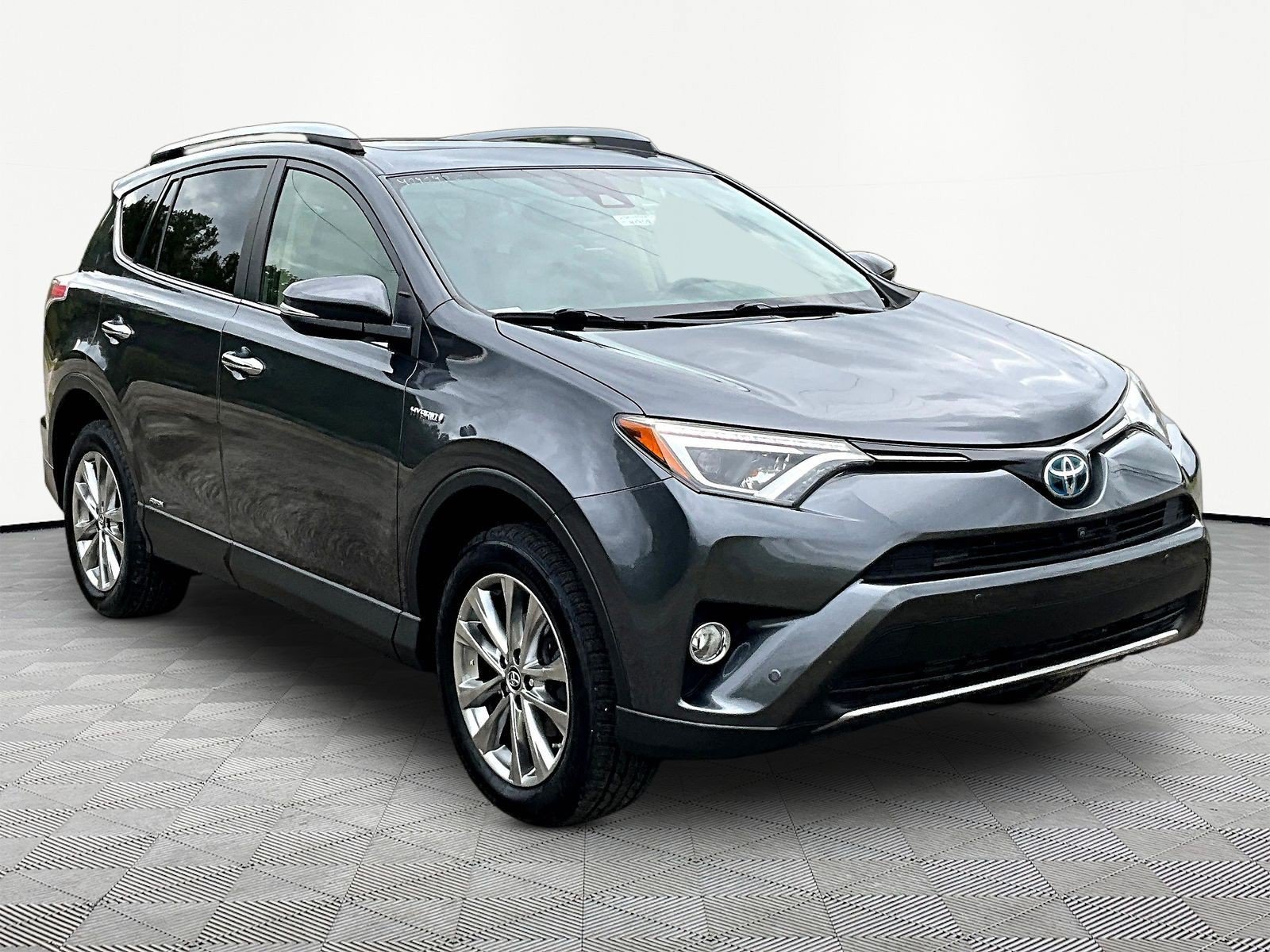 Used 2017 Toyota RAV4 Limited w/ Advanced Technology Package AWD/4WD image 3