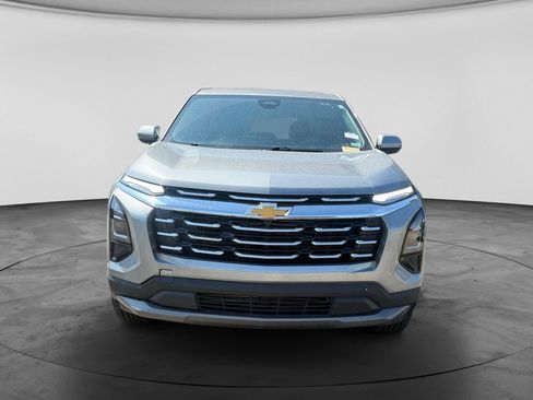 Used 2025 Chevrolet Equinox LT AWD/4WD image 3