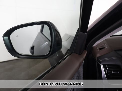 Used 2023 Nissan Rogue SV image 4