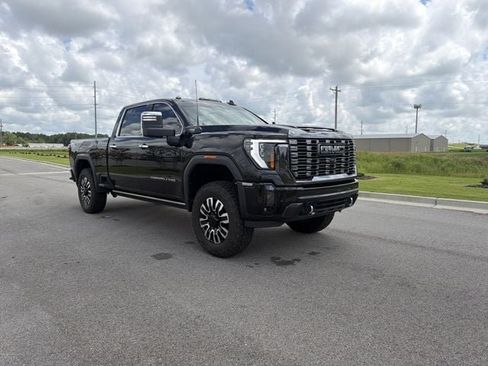 Used 2024 GMC Sierra 2500 Denali Ultimate AWD/4WD image 5