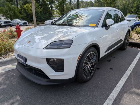 Used 2025 Porsche Macan 4 Electric AWD/4WD image 6