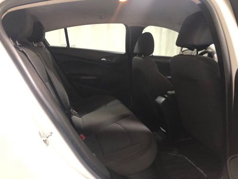 Used 2018 Chevrolet Cruze LS image 10