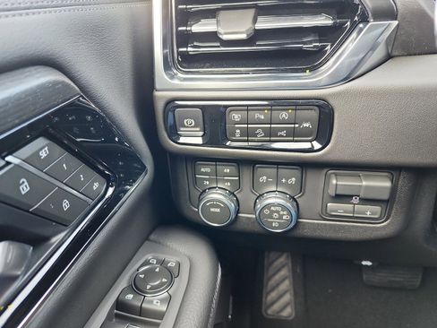 New 2026 GMC Yukon XL Denali w/ Denali Reserve Package image 19