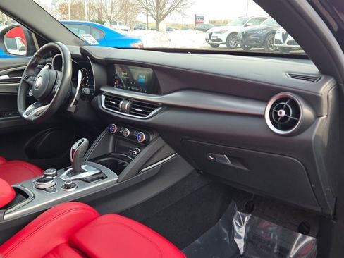 Used 2024 Alfa Romeo Stelvio Veloce image 7