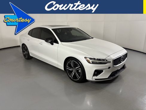 Used 2019 Volvo S60 T5 R-Design image 1