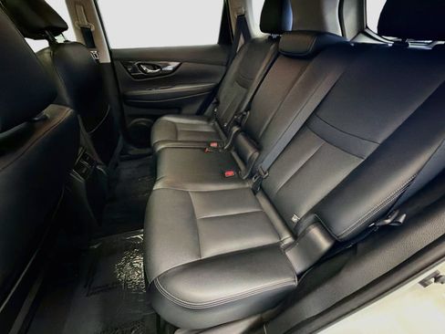 Used 2018 Nissan Rogue SL w/ Premium Package FWD image 12