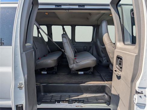 Used 2017 Chevrolet Express 3500 LT w/ LT Preferred Equipment Group image 32