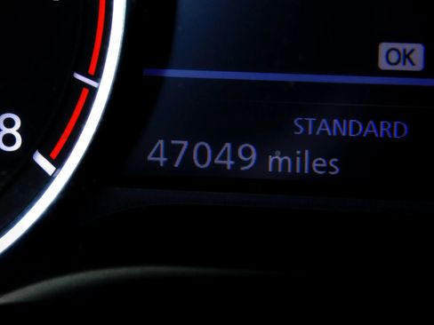 Used 2025 Nissan Rogue SV FWD image 25