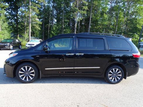 Used 2018 Toyota Sienna LE AWD image 6