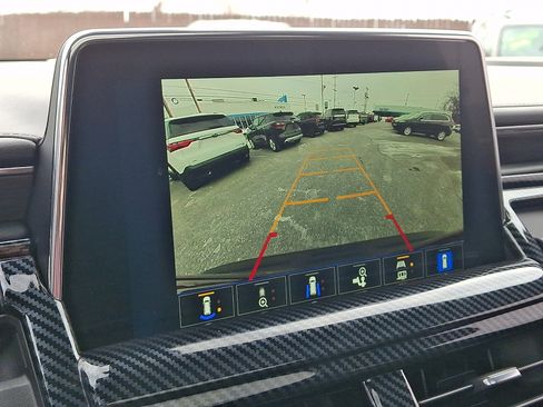 Used 2022 Chevrolet Tahoe Z71 w/ Luxury Package image 20