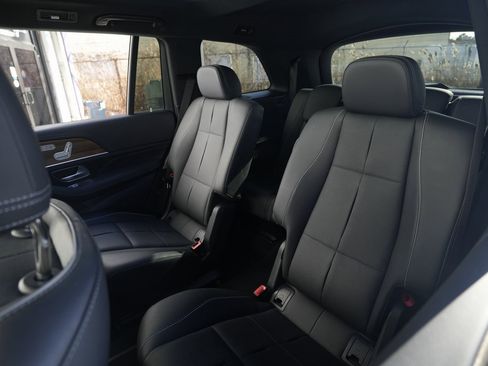 Used 2024 Mercedes-Benz GLS 580 4MATIC image 21