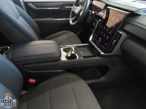 Used 2025 GMC Acadia Elevation FWD image 25