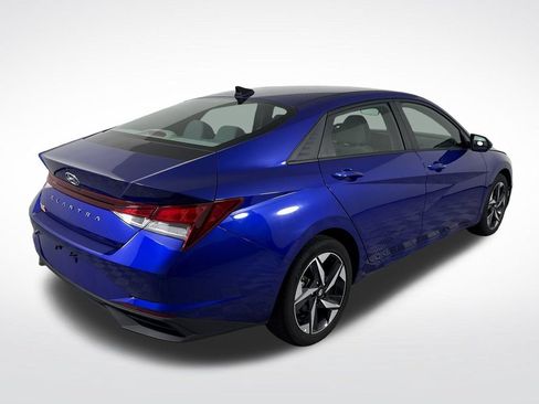 Certified 2023 Hyundai Elantra SEL w/ Convenience Package FWD image 3