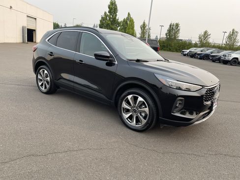 Used 2025 Ford Escape Platinum AWD/4WD image 7