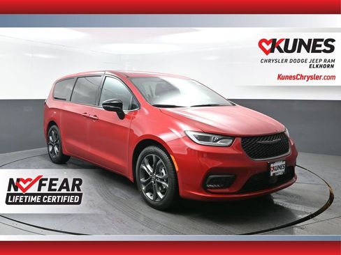 New 2026 Chrysler Pacifica Select image 1