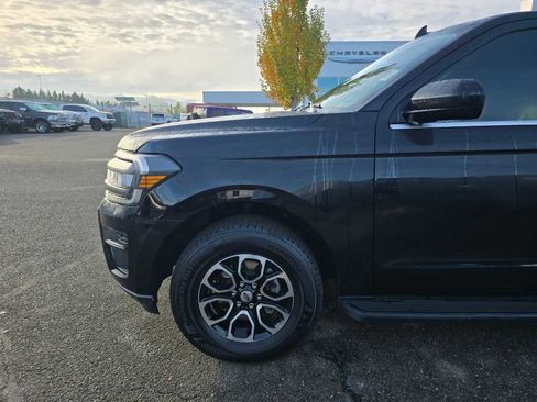 Used 2024 Ford Expedition Max XLT image 19