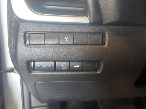 Used 2024 Nissan Rogue SV image 17