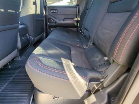 Used 2022 Nissan Frontier PRO-4X image 18