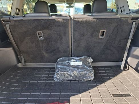 Used 2024 Volkswagen Atlas SE w/ Black Wheel Package image 26