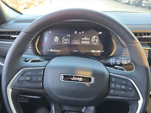 New 2025 Jeep Grand Cherokee Limited w/ Black Appearance Package image 33