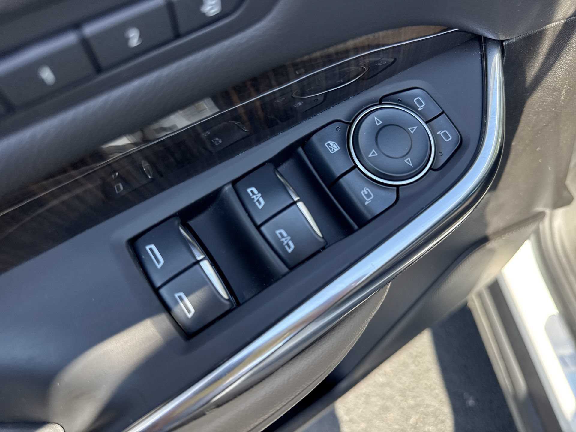 Used 2025 Cadillac XT4 Premium Luxury w/ Technology Package FWD image 13